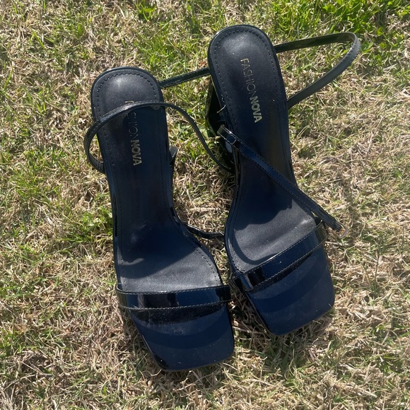 Fashion Nova Black Patent Geometric Block Heel Lace-Up Sandals - Picture 3 of 5